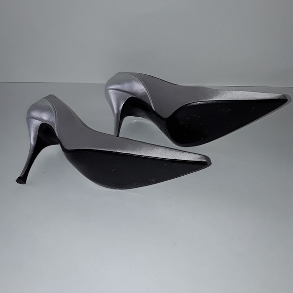 Vera Wang Matte Satin Heels - Picture 3 of 6